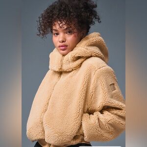 Alo Foxy Sherpa Jacket - Camel - NWOT, Still Online - XS